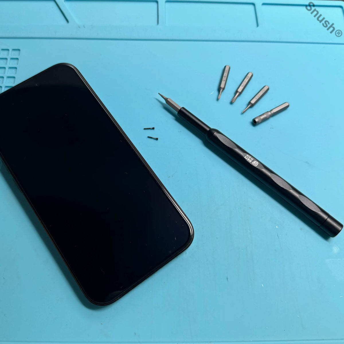 NNW™ precisionsskruvmejsel och iPhone för säker demontering och reparation